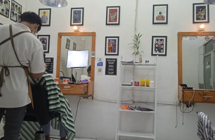 Modal Gunting Cuan Melejit, Bisnis Pangkas Rambut di Bekasi Lagi Moncer